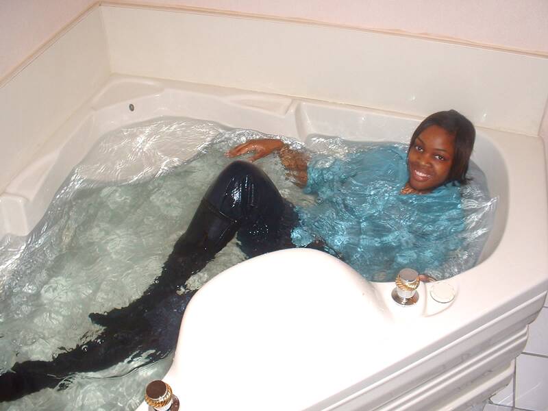 wear jeans in bathtub